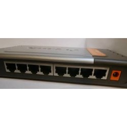 switch D-LINK DES1008D silver 8port (استعمال خارج )